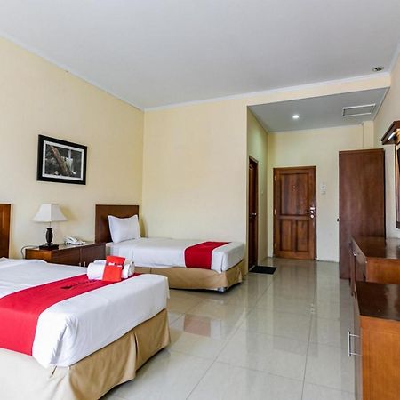 Surakarta  Reddoorz Plus Near Alun Alun Karanganyar מראה חיצוני תמונה