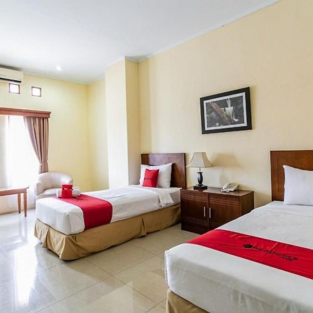 Surakarta  Reddoorz Plus Near Alun Alun Karanganyar מראה חיצוני תמונה