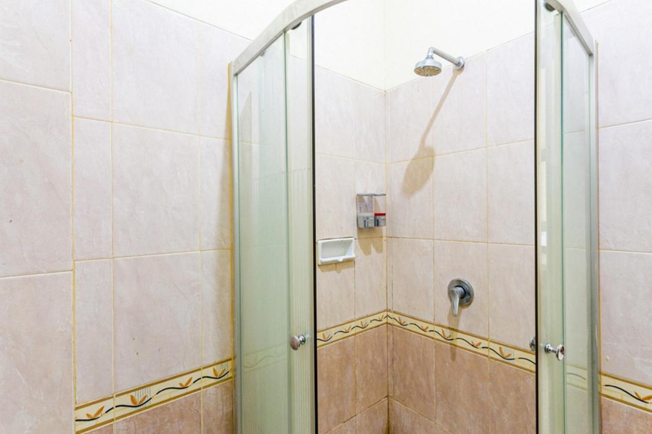 Surakarta  Reddoorz Plus Near Alun Alun Karanganyar מראה חיצוני תמונה