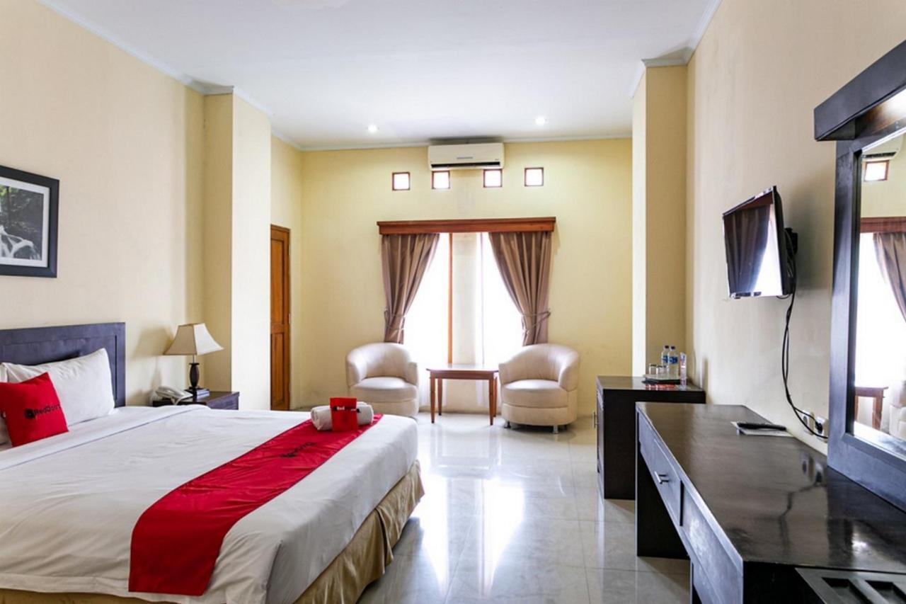 Surakarta  Reddoorz Plus Near Alun Alun Karanganyar מראה חיצוני תמונה