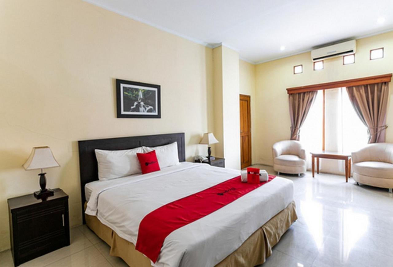 Surakarta  Reddoorz Plus Near Alun Alun Karanganyar מראה חיצוני תמונה