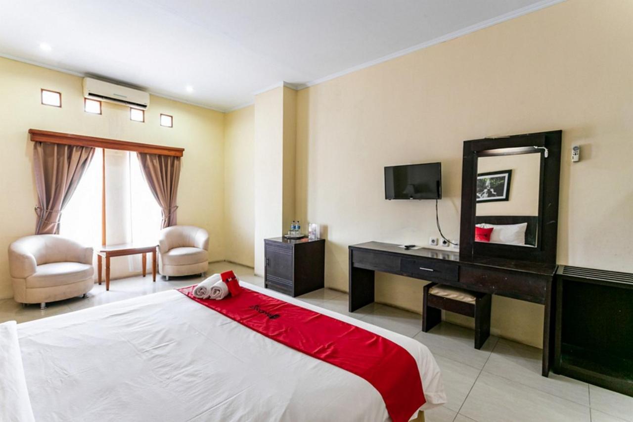 Surakarta  Reddoorz Plus Near Alun Alun Karanganyar מראה חיצוני תמונה