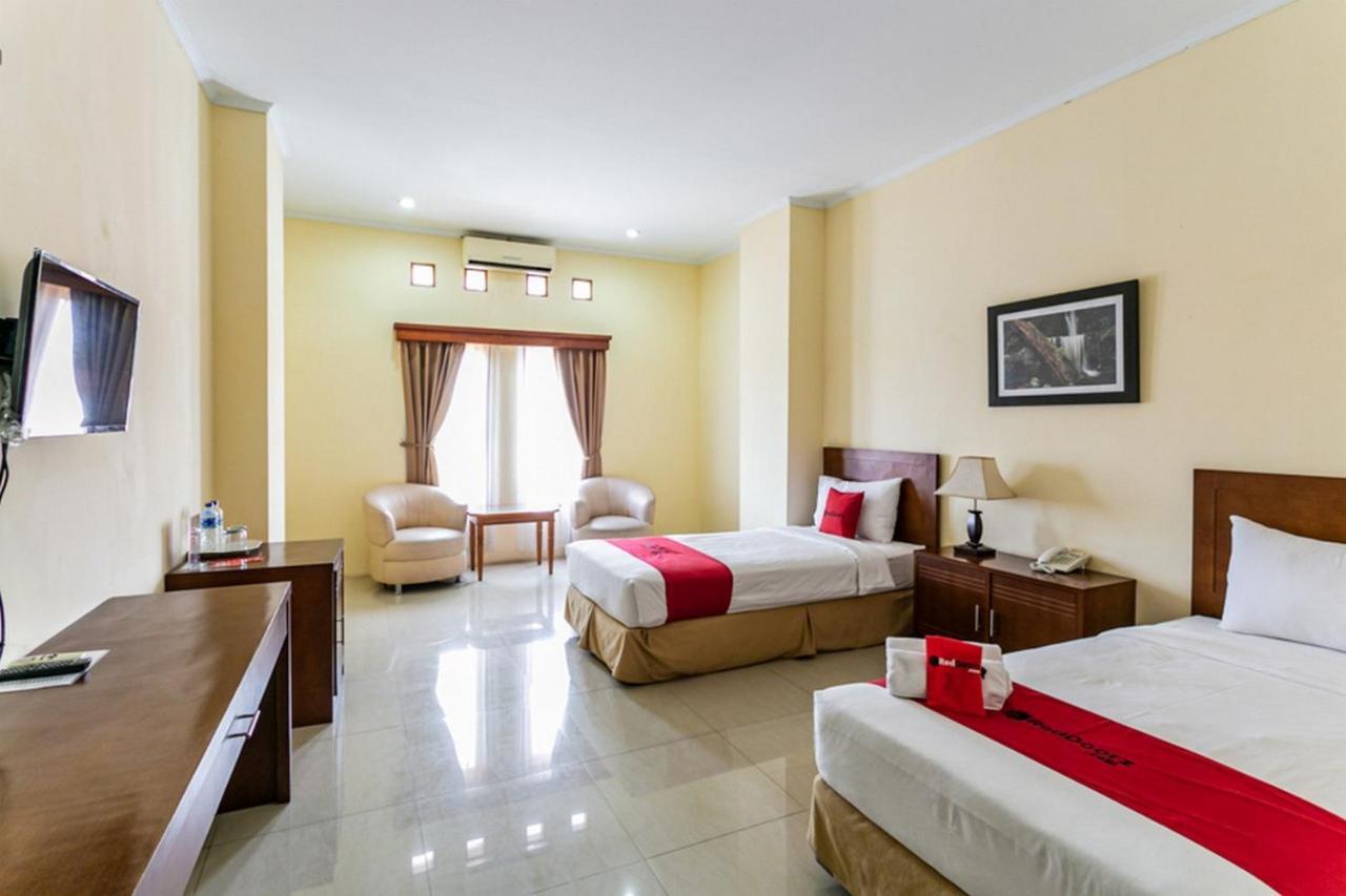 Surakarta  Reddoorz Plus Near Alun Alun Karanganyar מראה חיצוני תמונה