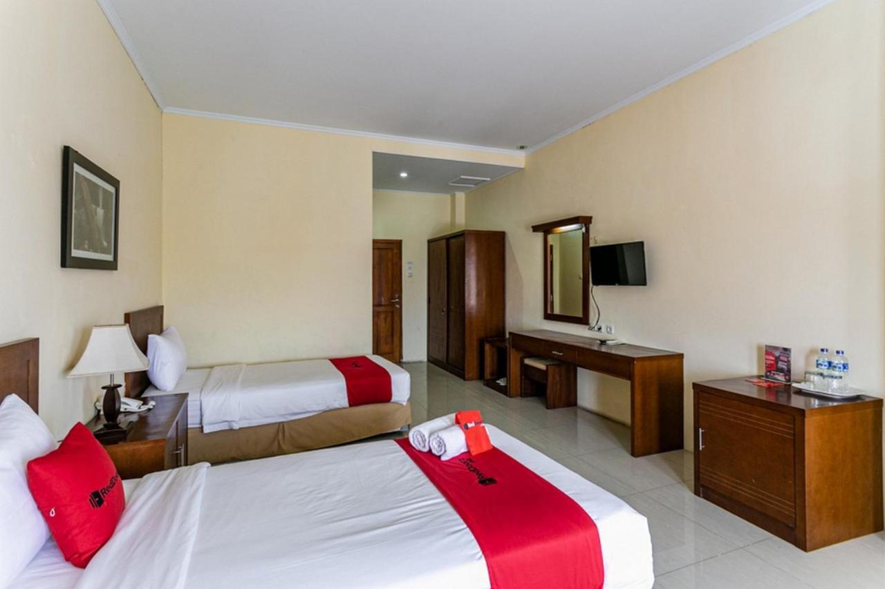 Surakarta  Reddoorz Plus Near Alun Alun Karanganyar מראה חיצוני תמונה