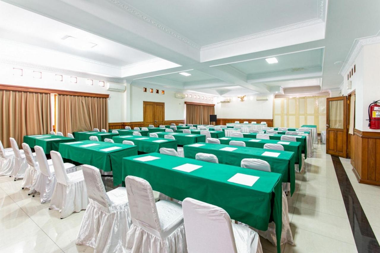 Surakarta  Reddoorz Plus Near Alun Alun Karanganyar מראה חיצוני תמונה